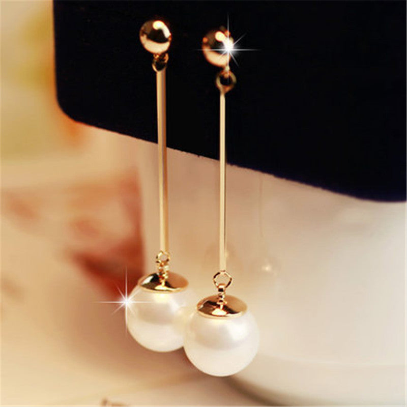 Elegant Pearl Dangling Earrings in Gold