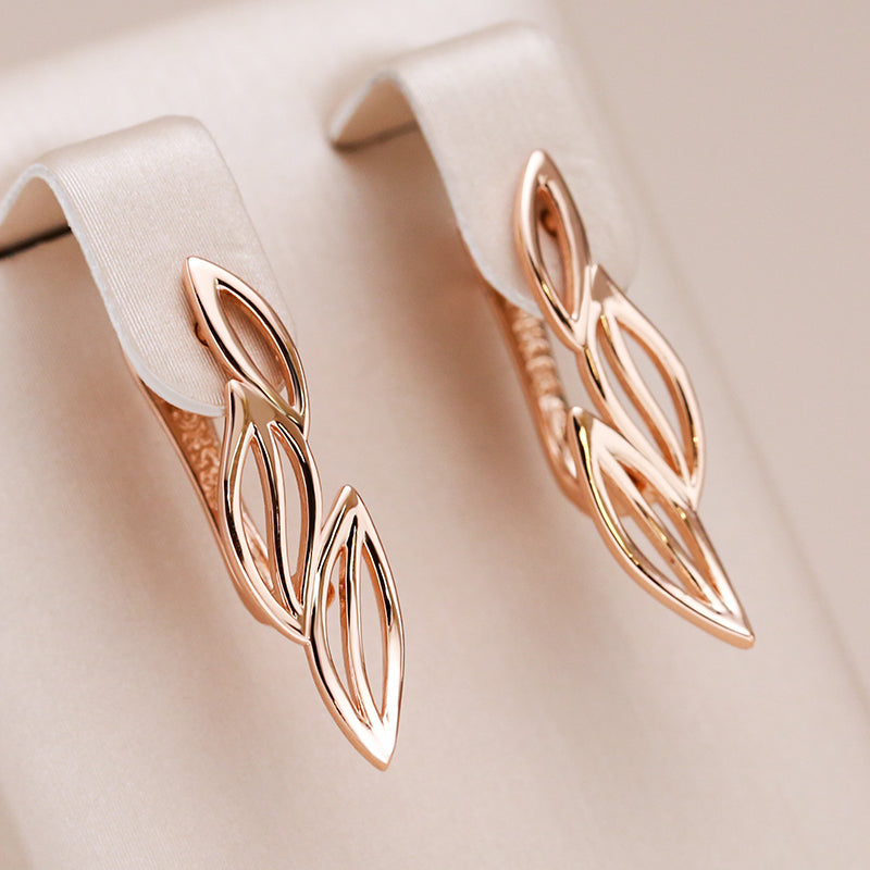 Elegant Leaf Earrings in Gold