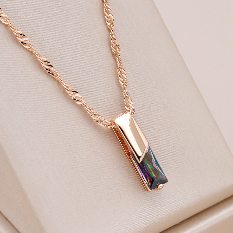 Elegant Iridescent and Gold Necklace