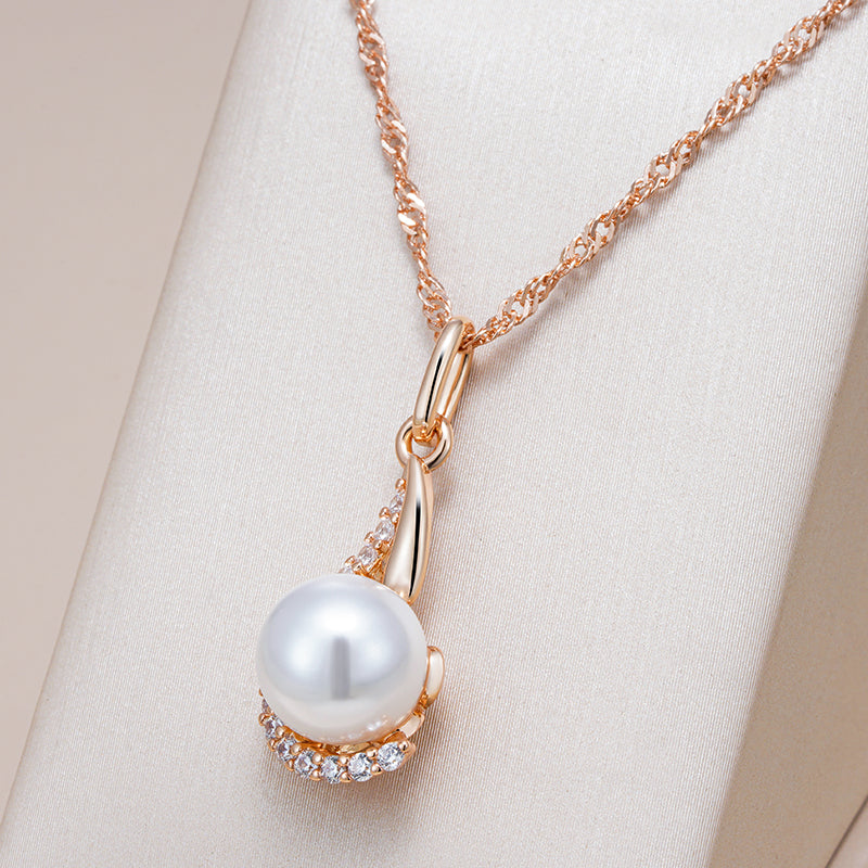 Elegant Pearl Necklace with Zirconias