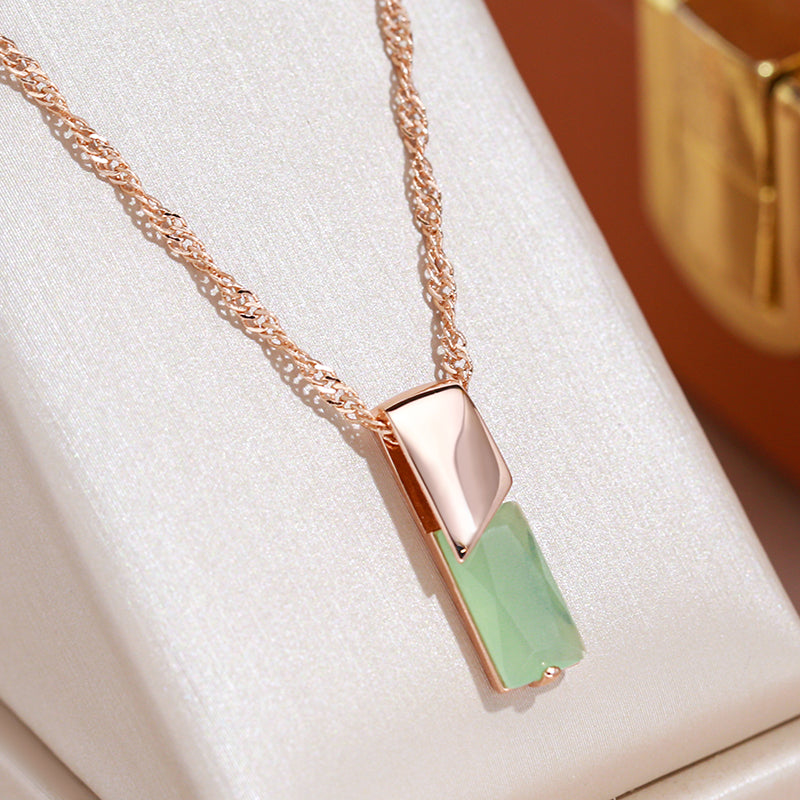 Elegant Green Zircon in Gold Chain Necklace